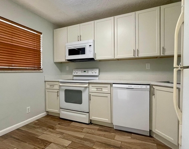 1801 Nw 75th Avenue - Photo Thumbnail 3