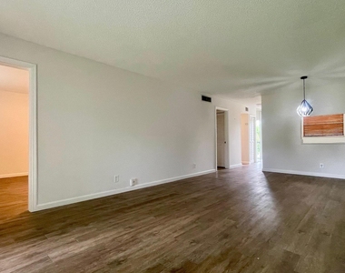 1801 Nw 75th Avenue - Photo Thumbnail 9