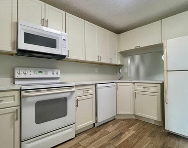 1801 Nw 75th Avenue - Photo Thumbnail 2