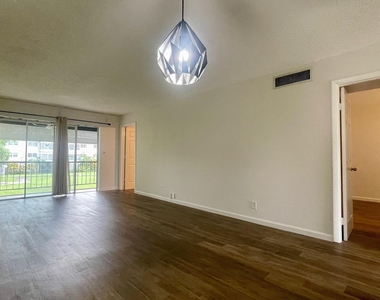 1801 Nw 75th Avenue - Photo Thumbnail 7