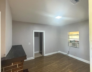 420 Lilac Court - Photo Thumbnail 2