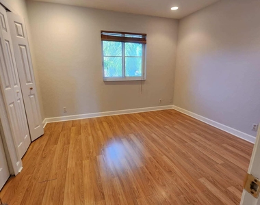 222 Bayfront Drive - Photo Thumbnail 9