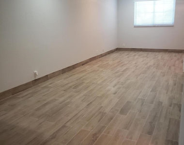 222 Bayfront Drive - Photo Thumbnail 2