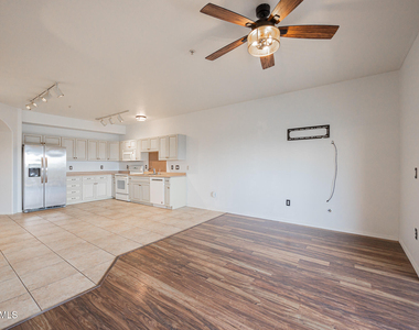 920 E Devonshire Avenue - Photo Thumbnail 4
