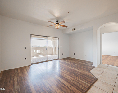 920 E Devonshire Avenue - Photo Thumbnail 3