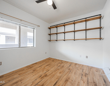 920 E Devonshire Avenue - Photo Thumbnail 12