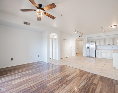 920 E Devonshire Avenue - Photo Thumbnail 2
