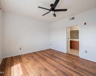 920 E Devonshire Avenue - Photo Thumbnail 8