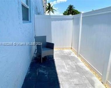1470 N Dixie Highway N - Photo Thumbnail 19