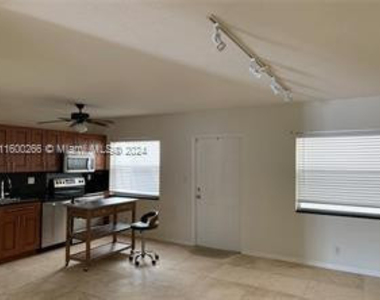 1470 N Dixie Highway N - Photo Thumbnail 7