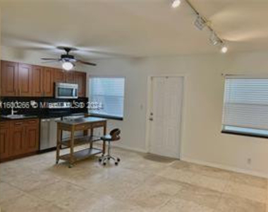 1470 N Dixie Highway N - Photo Thumbnail 9