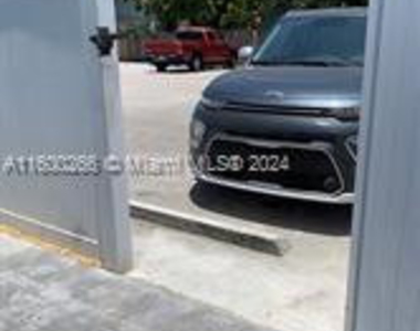 1470 N Dixie Highway N - Photo Thumbnail 22