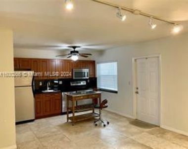 1470 N Dixie Highway N - Photo Thumbnail 3