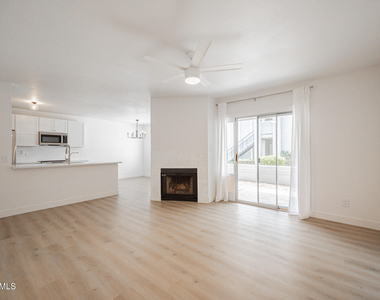 2910 W Marconi Avenue - Photo Thumbnail 3