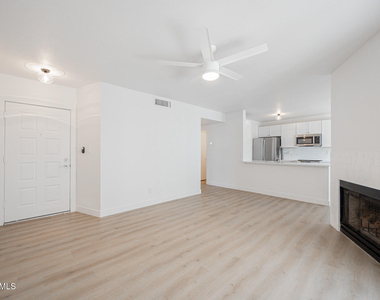 2910 W Marconi Avenue - Photo Thumbnail 4