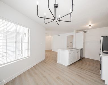 2910 W Marconi Avenue - Photo Thumbnail 8