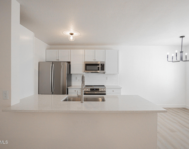 2910 W Marconi Avenue - Photo Thumbnail 5