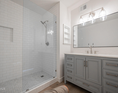 2910 W Marconi Avenue - Photo Thumbnail 15