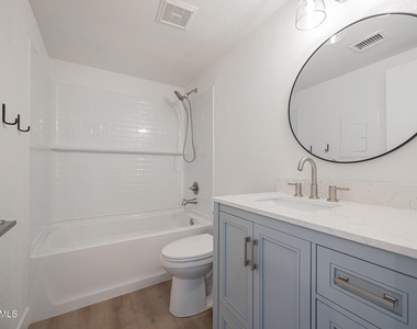 2910 W Marconi Avenue - Photo Thumbnail 18