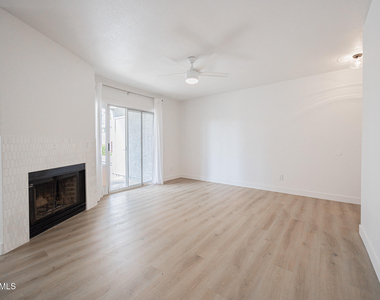 2910 W Marconi Avenue - Photo Thumbnail 2