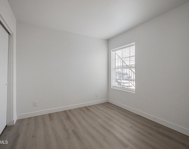 2910 W Marconi Avenue - Photo Thumbnail 16