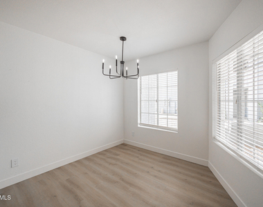 2910 W Marconi Avenue - Photo Thumbnail 7