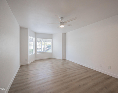 2910 W Marconi Avenue - Photo Thumbnail 11