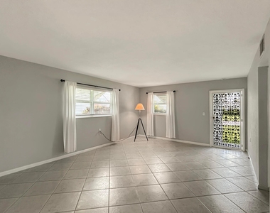 3154 Meridian Way S - Photo Thumbnail 10