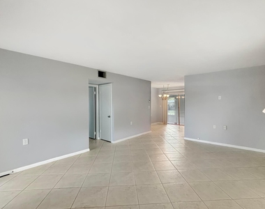 3154 Meridian Way S - Photo Thumbnail 11