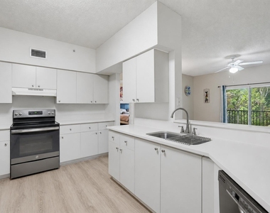 350 Crestwood Circle - Photo Thumbnail 4