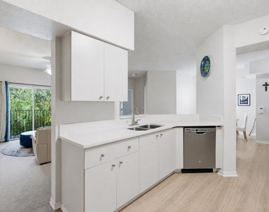 350 Crestwood Circle - Photo Thumbnail 3
