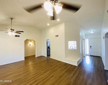1524 W Mission Drive - Photo Thumbnail 1