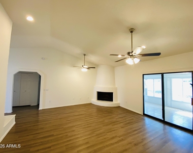 1524 W Mission Drive - Photo Thumbnail 2