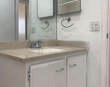 3951 Ne 18th Avenue - Photo Thumbnail 17