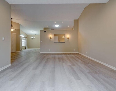 6183 Floral Lakes Drive - Photo Thumbnail 12