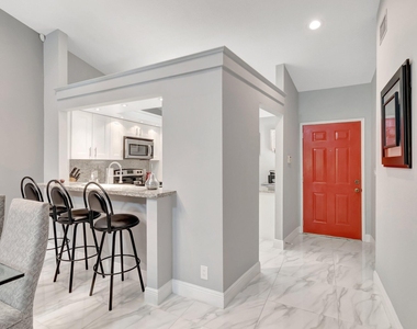 10927 Dolphin Palm Court - Photo Thumbnail 12
