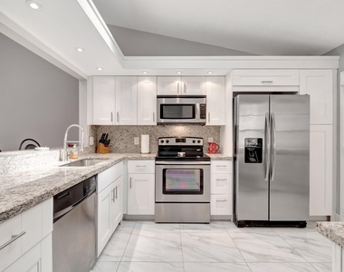 10927 Dolphin Palm Court - Photo Thumbnail 9