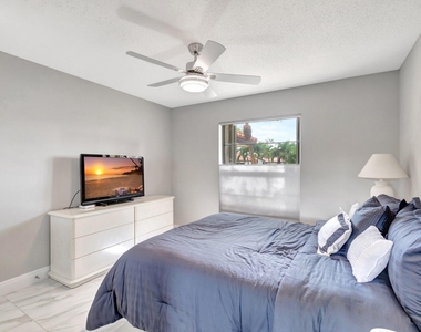 10927 Dolphin Palm Court - Photo Thumbnail 20