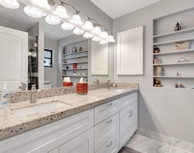 10927 Dolphin Palm Court - Photo Thumbnail 16
