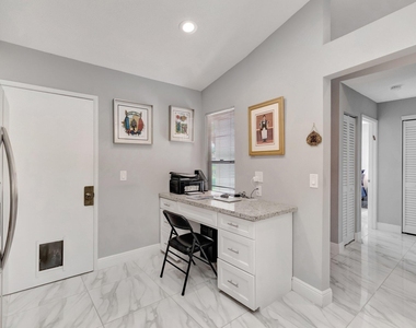 10927 Dolphin Palm Court - Photo Thumbnail 11