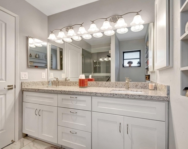 10927 Dolphin Palm Court - Photo Thumbnail 17