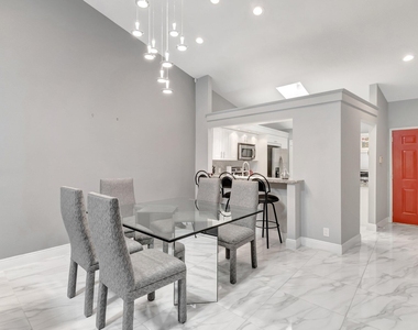 10927 Dolphin Palm Court - Photo Thumbnail 8