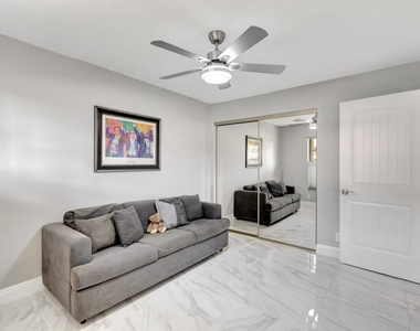 10927 Dolphin Palm Court - Photo Thumbnail 21