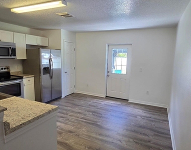 2135 19th Avenue Sw - Photo Thumbnail 4