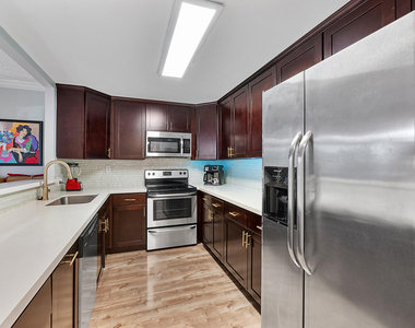 10777 W Sample Road - Photo Thumbnail 4