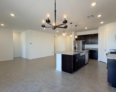 37406 W San Clemente Street - Photo Thumbnail 3