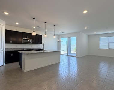 37406 W San Clemente Street - Photo Thumbnail 2