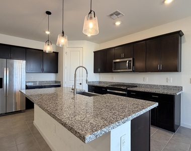 37406 W San Clemente Street - Photo Thumbnail 1