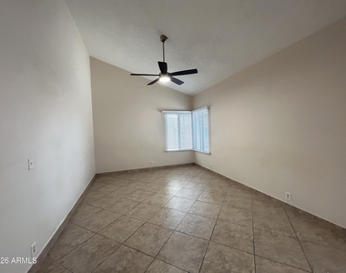 4014 W Christy Drive - Photo Thumbnail 2