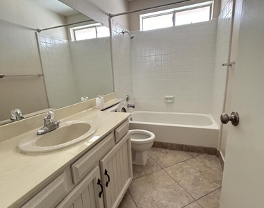 4014 W Christy Drive - Photo Thumbnail 13